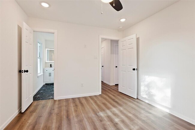 Building Photo - 310 Delmar St
