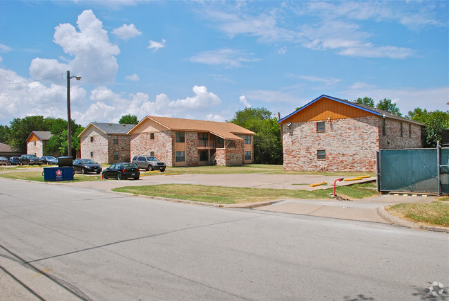 Building Photo - 210 Renfro St