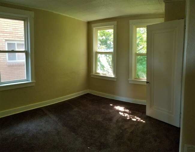 Building Photo - 2087 Plainview Ave