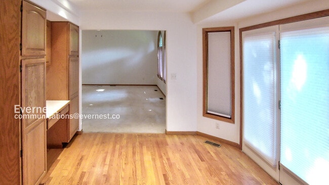 Building Photo - 3724 Stratford Ct