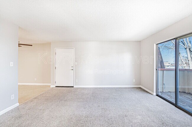 Foto del edificio - 10211 Ura Ln