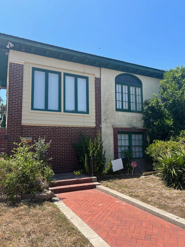 Building Photo - 133 Hopkins Blvd