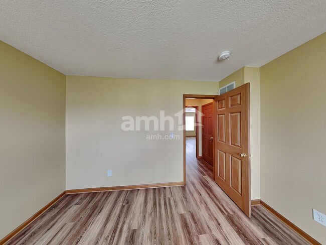 Foto del edificio - 6764 Annelise Ln