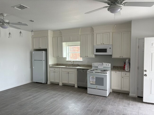 Foto del edificio - 311 Rosalinda Dr