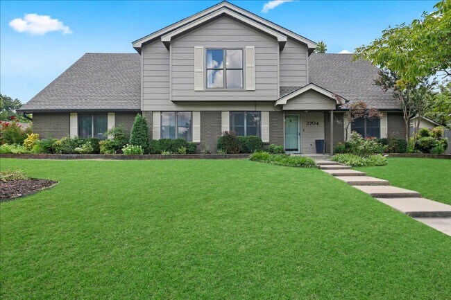 Building Photo - Beautiful two Story home in Windsor Park S...