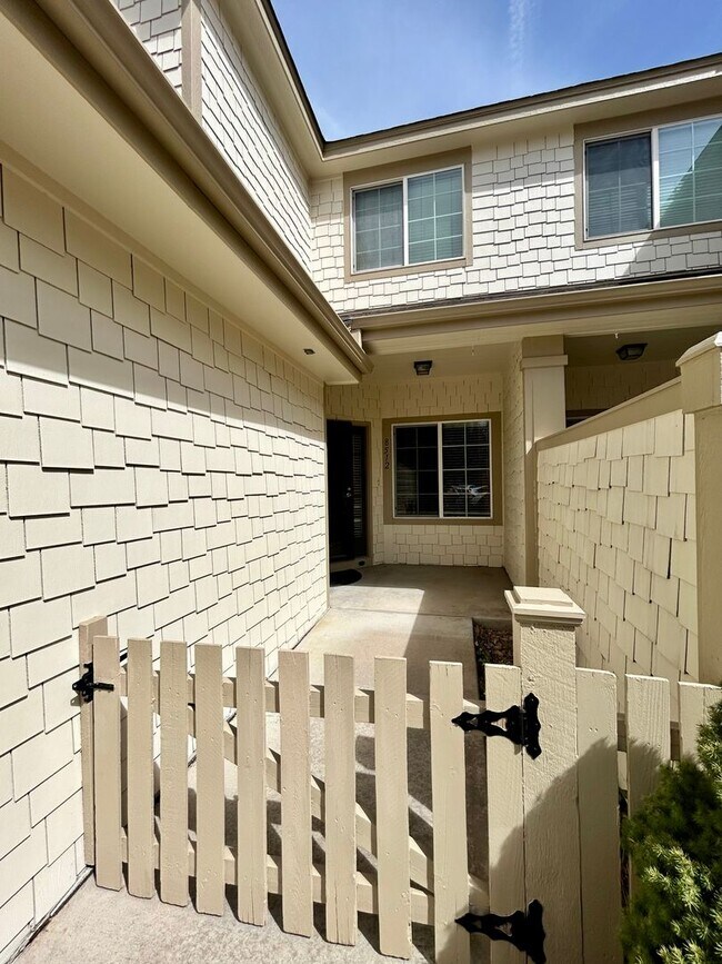 Building Photo - Beautifully Designed Home within Gated Com...