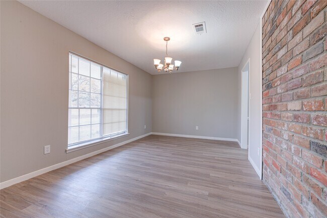 Foto del edificio - 2715 Halstead Dr