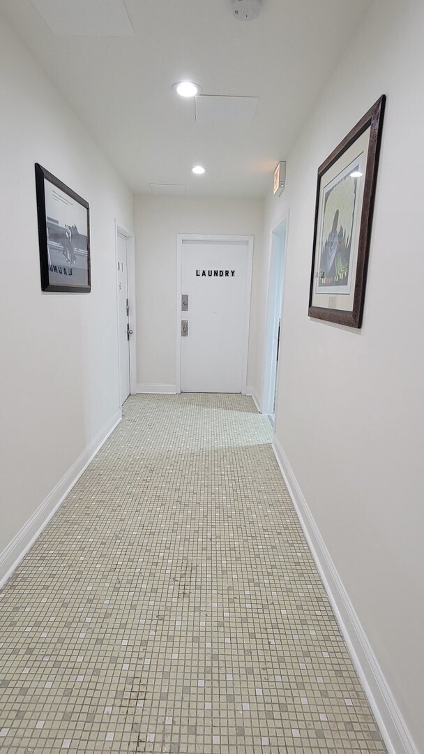 Foto del edificio - 930 W Belmont Ave