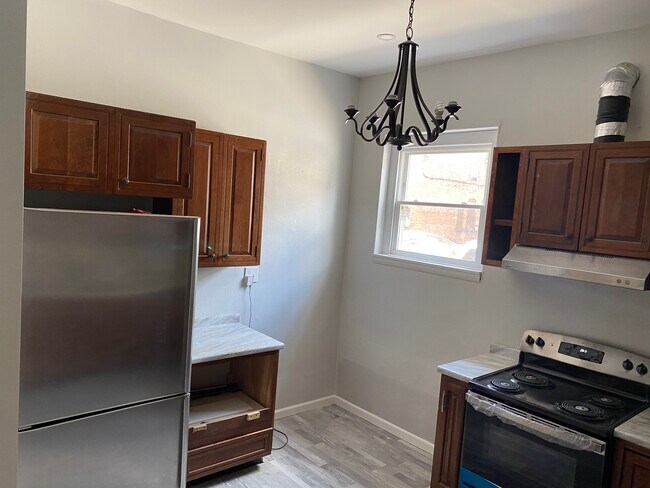 kitchen - 907 Chartiers Ave