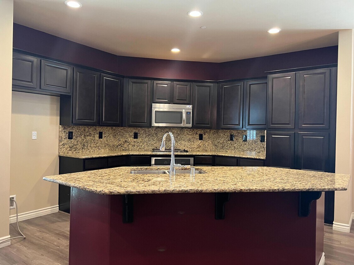 Foto principal - 8300 Prentice Hall Dr