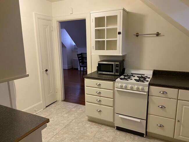 Cocina - 610 Wayne Ave