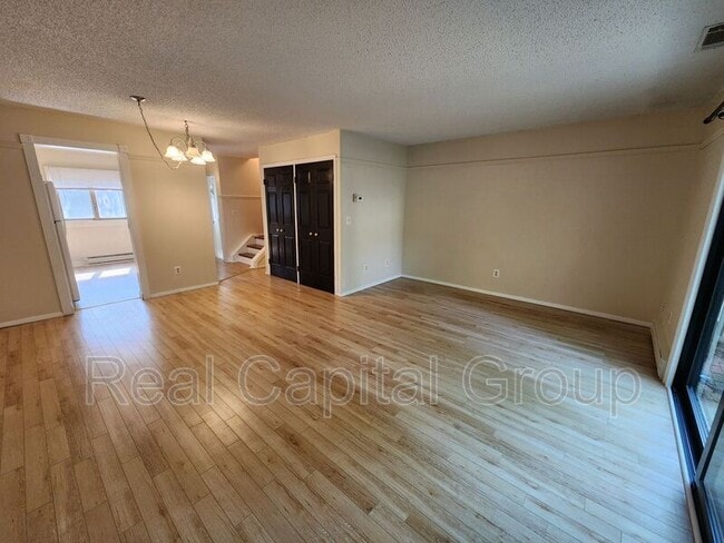 Building Photo - 43 Point of Woods Dr