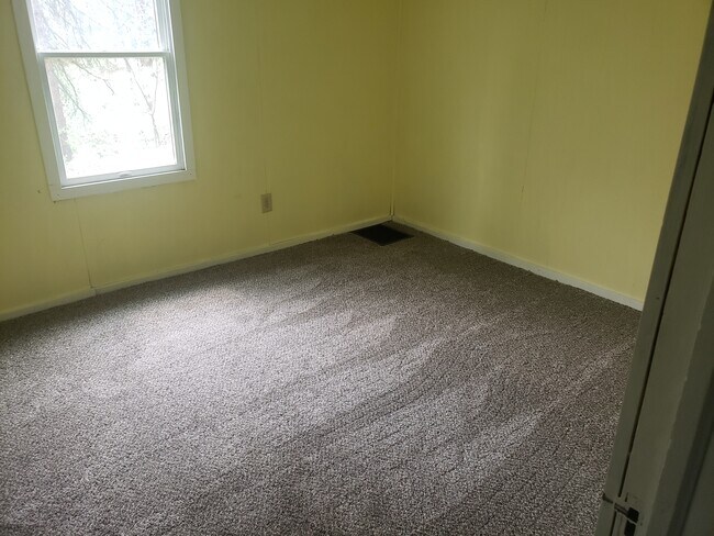 Foto del edificio - 247 Henricks Rd