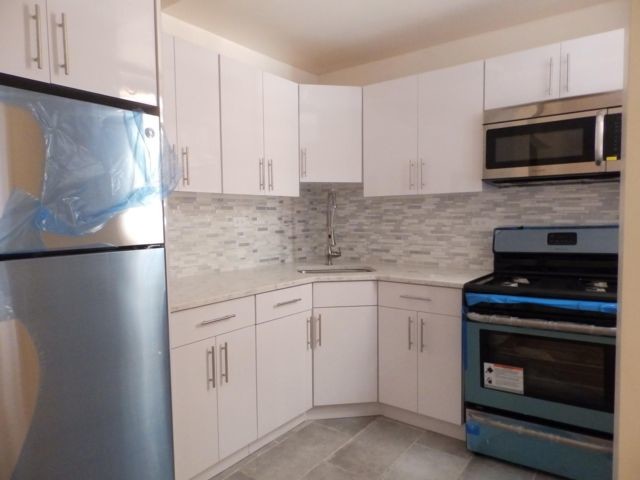 Primary Photo - 419 E 17th St