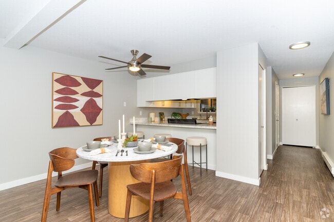 2BR, 1BA - 991SF - Dining Area/Kitchen - Veri on Cascade