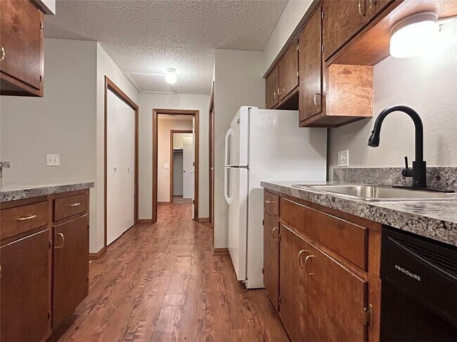 Foto del edificio - 1650 N Sang Ave