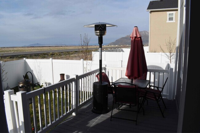 Building Photo - 1044 W Osprey Dr