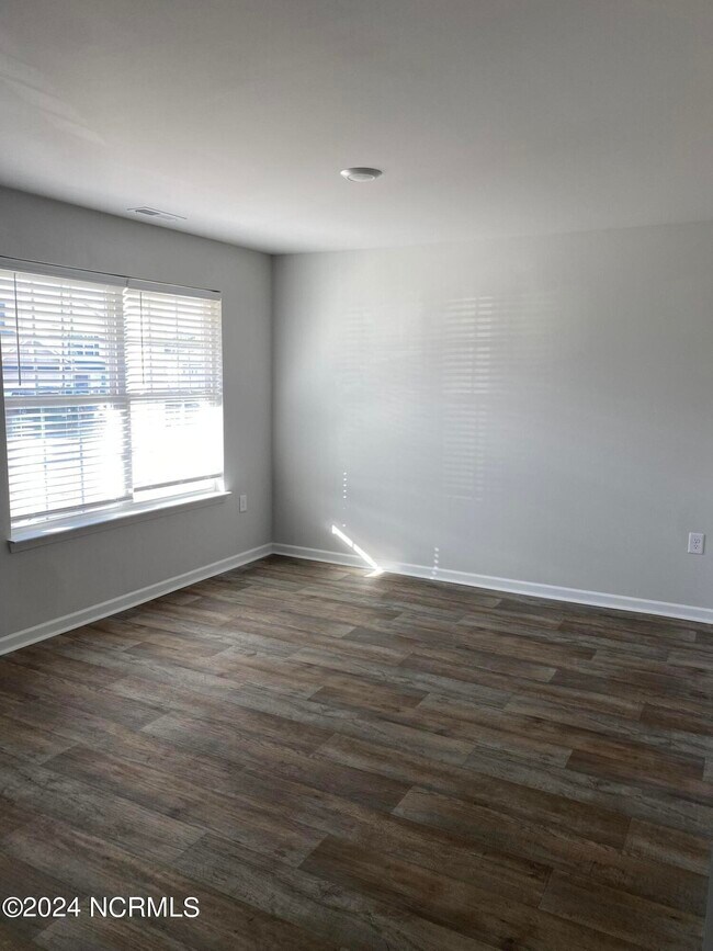 Building Photo - 1213 Riverstone Dr