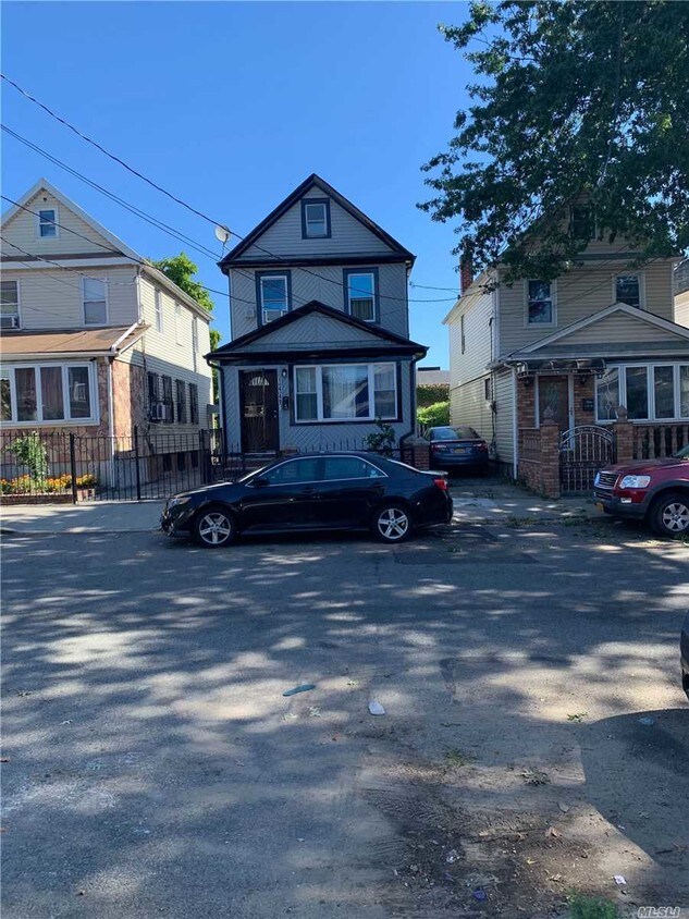 Primary Photo - 104-49-104165 165th St