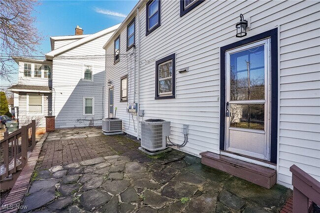 Building Photo - 2292 S Overlook Rd