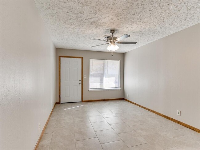 Foto del edificio - 214 Thompson Dr