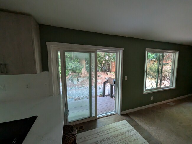 Foto del edificio - 700 Jasmine Pl NW