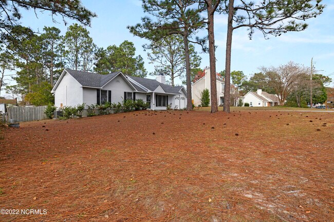 Foto del edificio - 5305 Goldenrod Dr