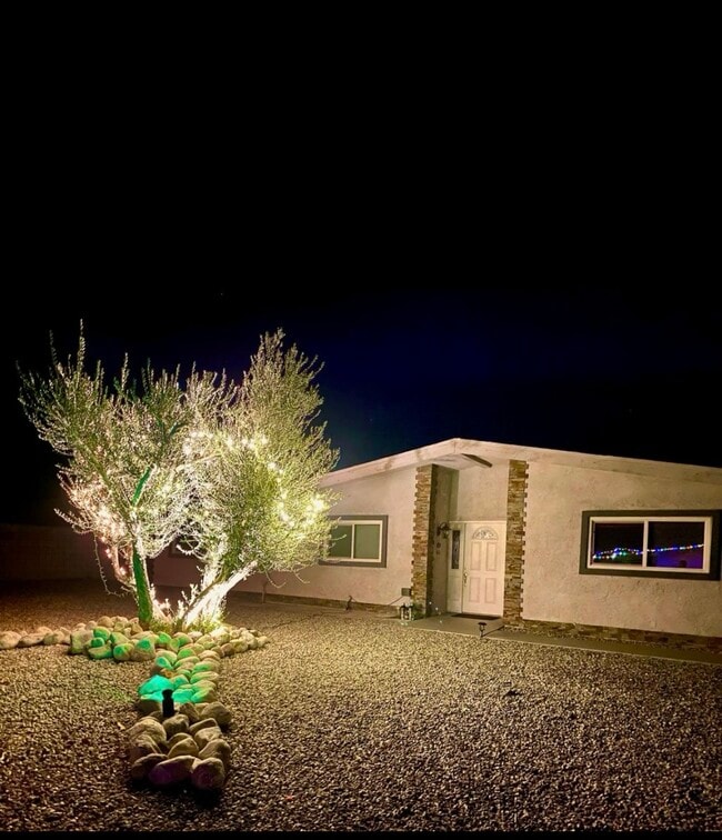 Building Photo - 1832 N San Gorgonio Rd