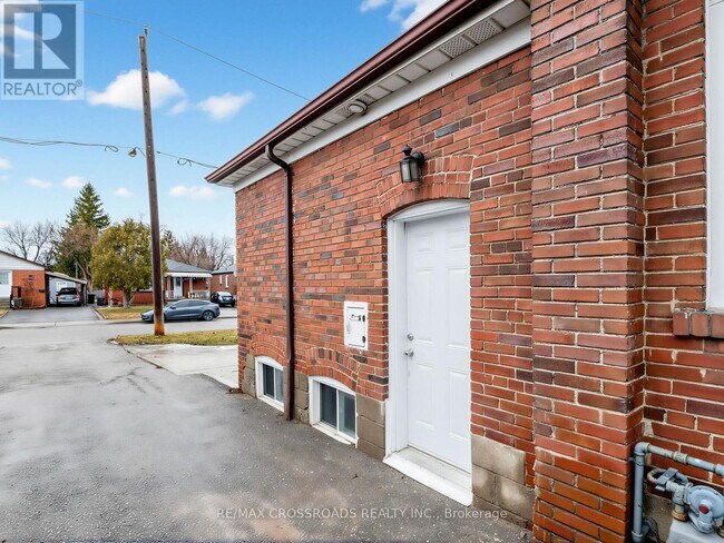 Building Photo - 17 Strode Dr