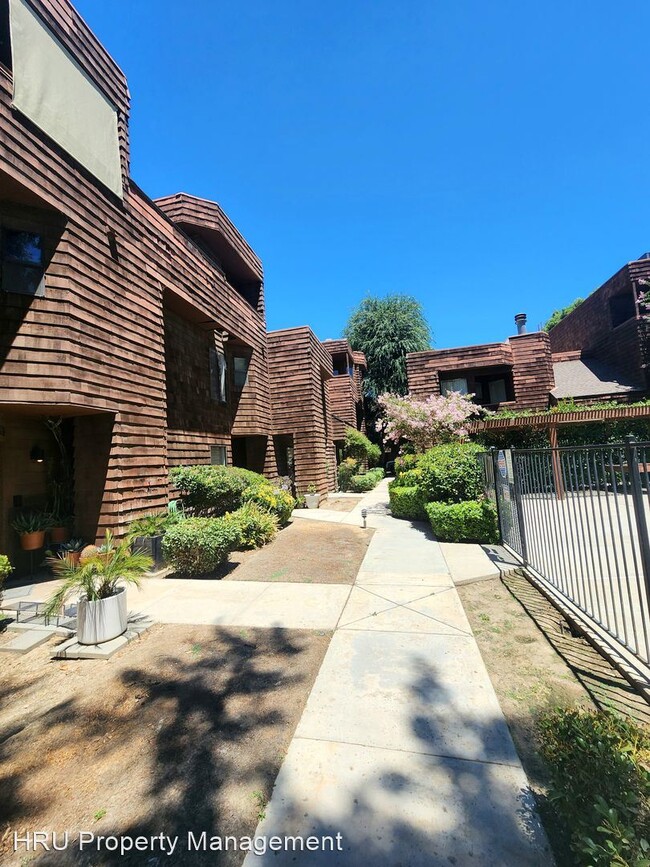 Building Photo - 1 br, 2 bath House - 700 New Stine Rd #9