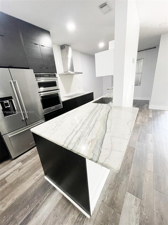 Foto del edificio - 285 River Bluff Ln