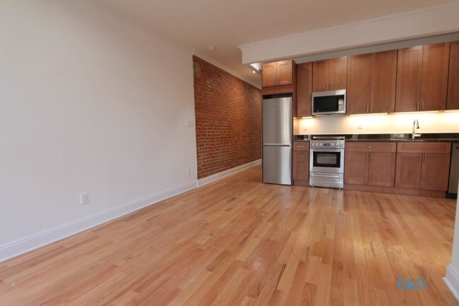 Foto del edificio - 121 Sherman Ave