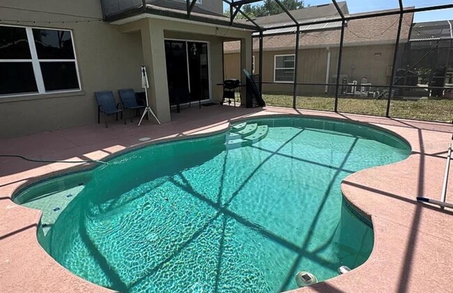 Foto del edificio - 1737 Royal Ridge Dr