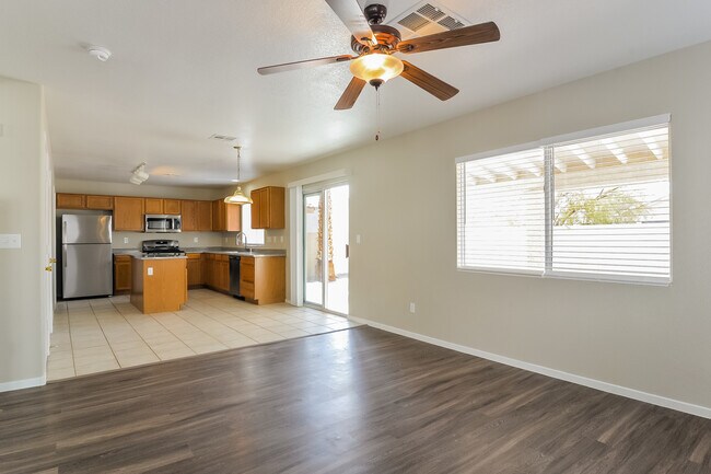 Foto del edificio - 4351 Sunrise Shores Ave
