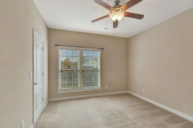 Building Photo - 804 Rue Dr