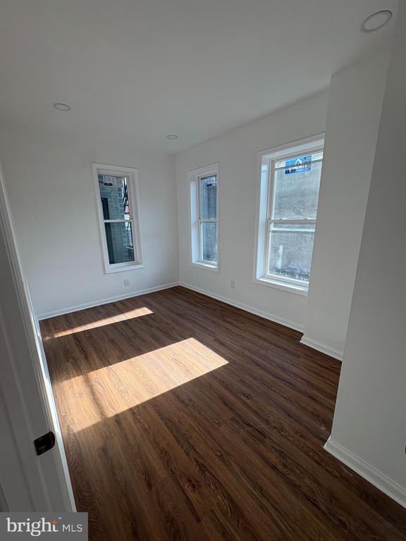 Building Photo - 547 N 8th St