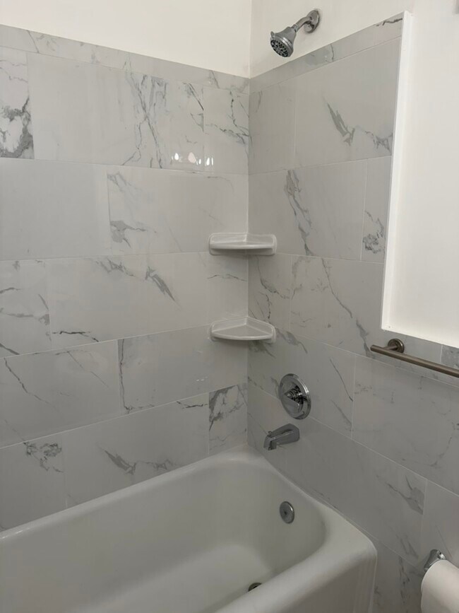 Baño - 204 21st St NE