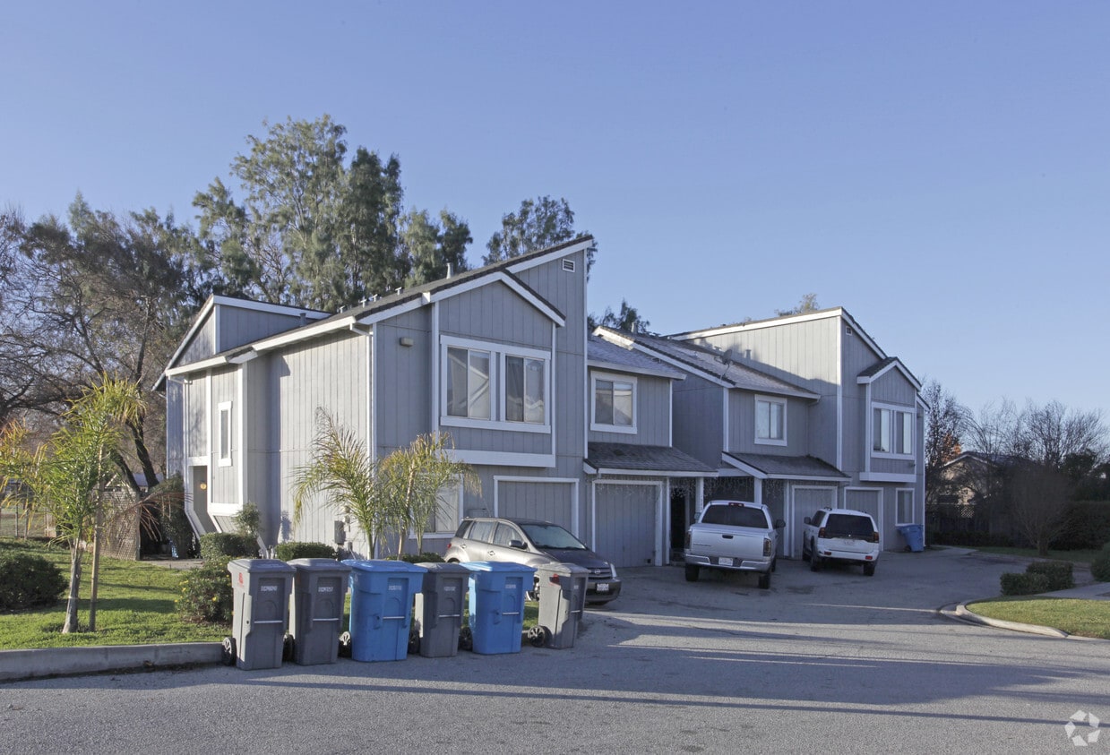 Primary Photo - 1080 Memorial Dr