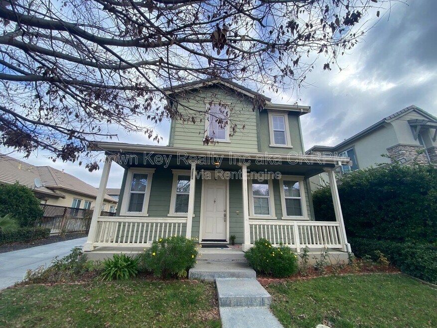 352 Goodall St
