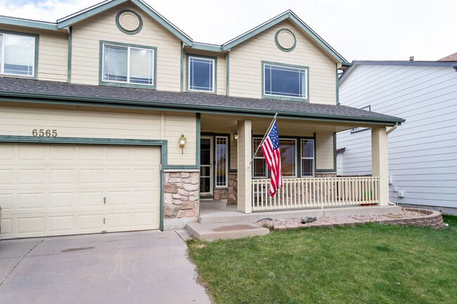 Building Photo - Spacious 5-Bedroom Home with Large Backyar...