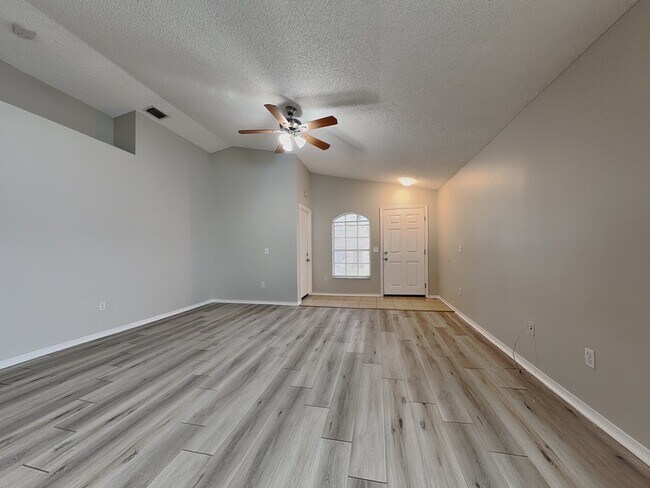 Building Photo - 8904 Bridgeford Oaks Dr