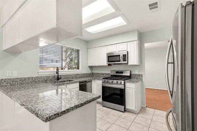 Foto del edificio - 31 Green Slope Pl
