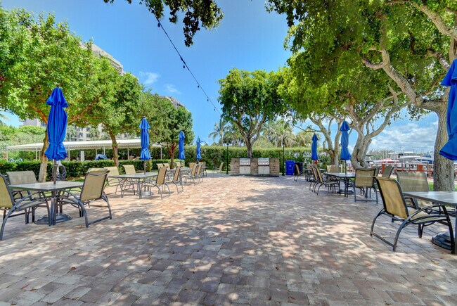 Foto del edificio - 2121 N Ocean Blvd