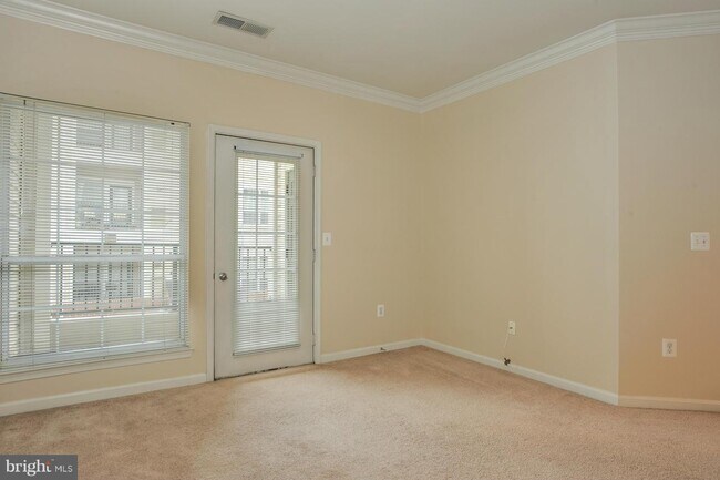 Building Photo - 4862 Eisenhower Ave
