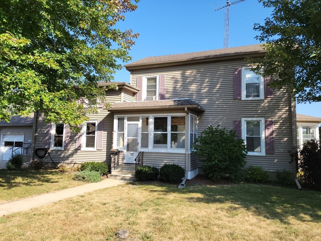 Primary Photo - 122 Jackson St