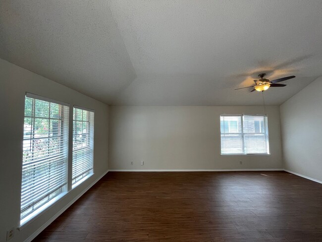 Building Photo - SPACIOUS HOME - NEW FLOORING! - 2 LIVING A...