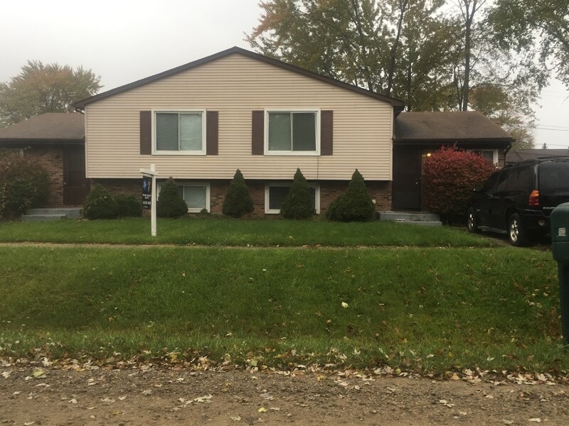 Primary Photo - 1633 Elmhurst St