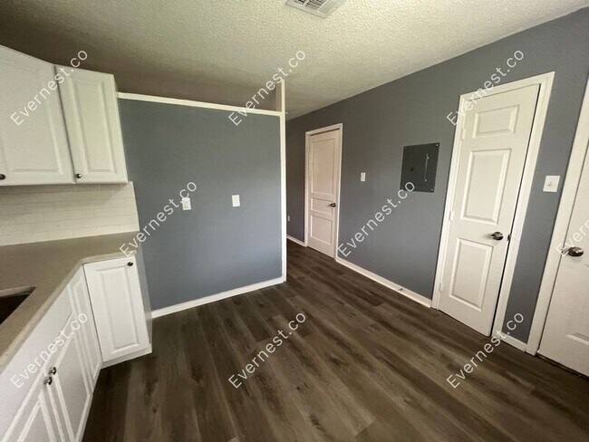 Foto del edificio - 41 Hiland Pl