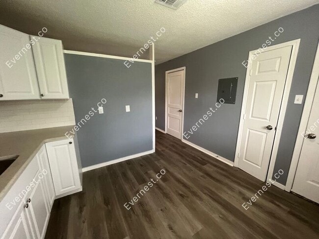 Building Photo - 41 Hiland Pl