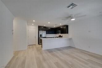 Building Photo - 6254 Foxes Dl St